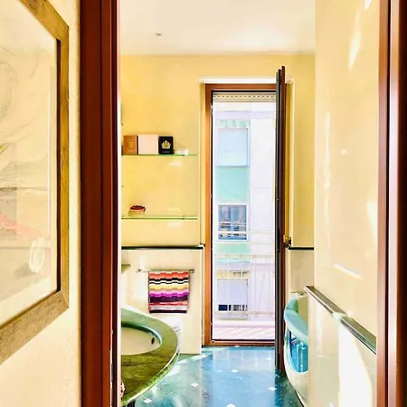 Artistic 2-bedroom Apartment