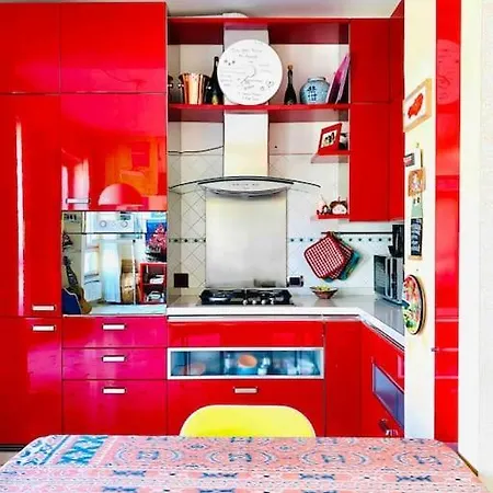 Artistic 2-bedroom Apartment *