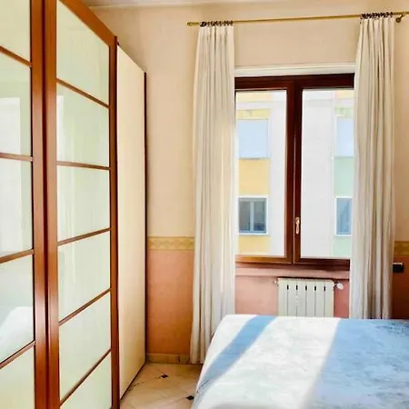 Artistic 2-bedroom Apartment Milan