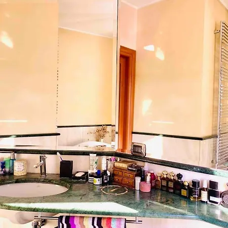 Artistic 2-bedroom Milan