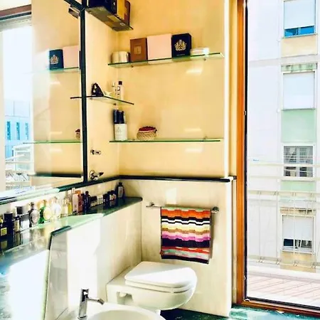 Artistic 2-bedroom Apartment Milan